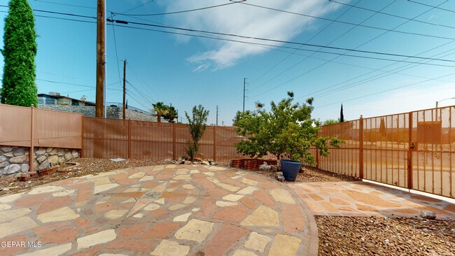 Building Photo - 9033 Leo St