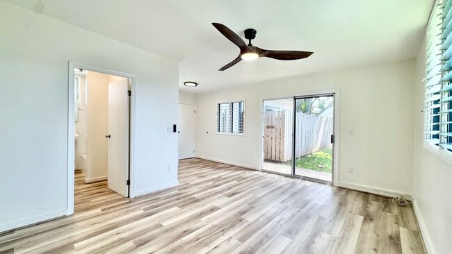 Building Photo - 421C Olomana St