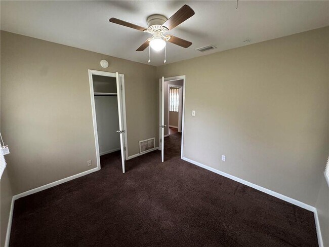 Building Photo - 5855 Woodvale Dr