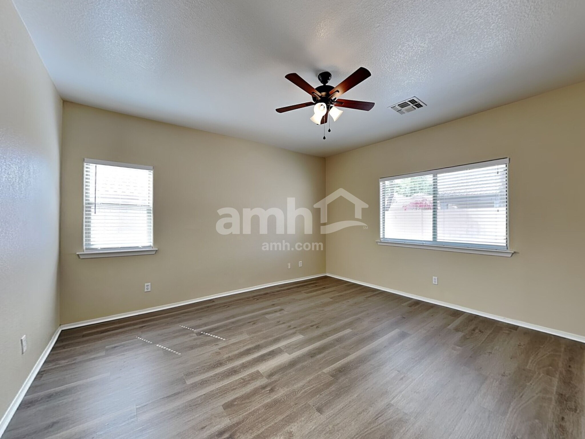 Building Photo - 11852 W Cambridge Ave