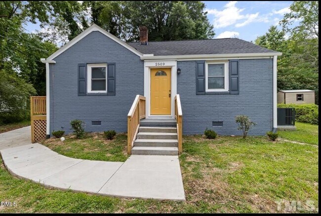 Primary Photo - 2509 White Oak Ave