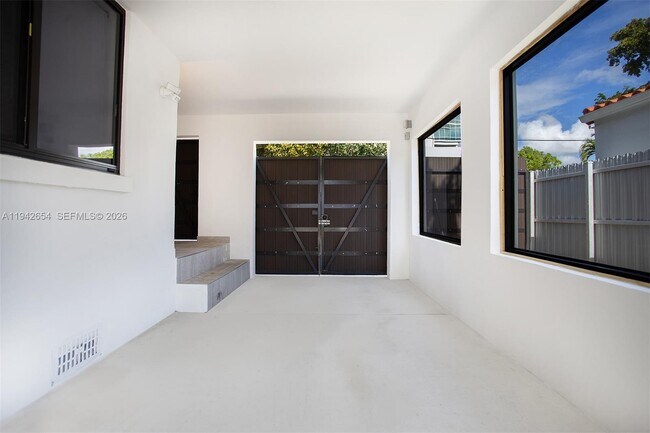 Building Photo - 1744 SW 22nd Terrace