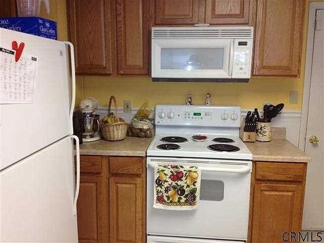 1st floor kitchen - 100 Sherwood Ave