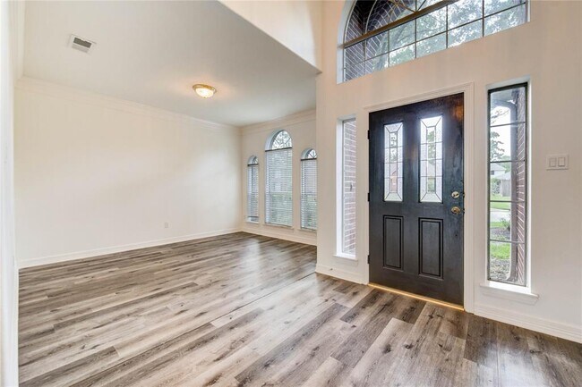 Building Photo - 8803 Memorial Creek Dr