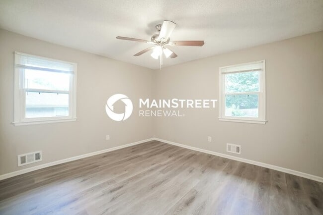 Building Photo - 3 Bedroom Pet-Friendly Home in INDEPENDENCE, MO with Main Street Renewal