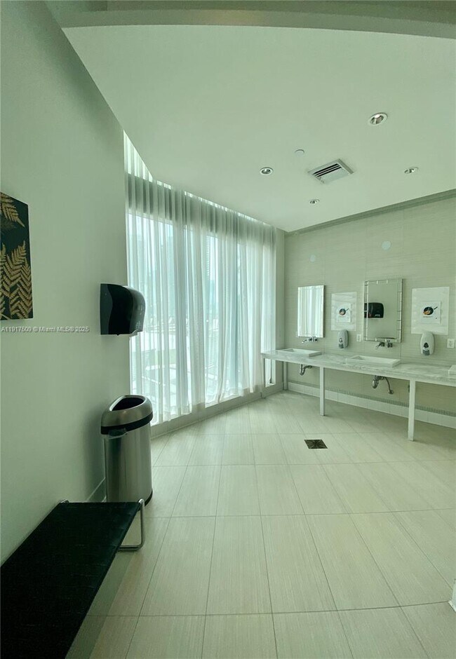 Building Photo - 350 S Miami Ave