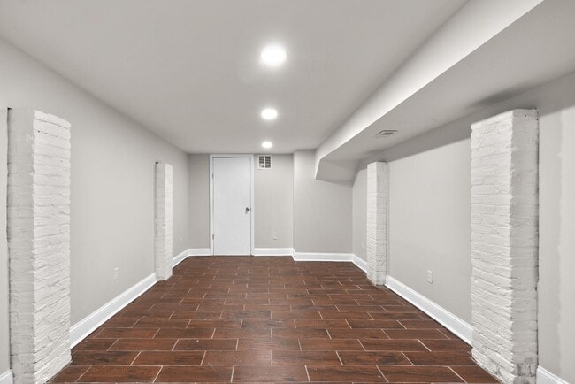 Building Photo - 2429 Ashland Ave