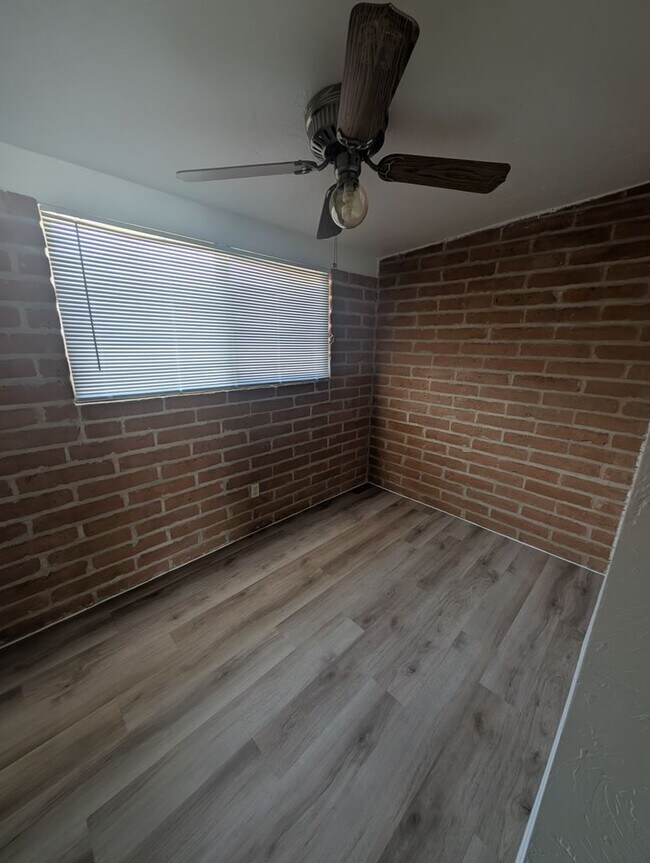 Building Photo - 4 Bedroom and 2 Bath Rental