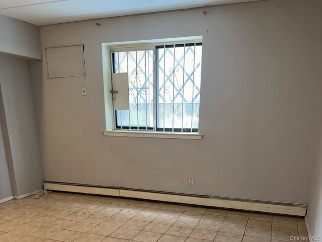 Building Photo - 147-26 Roosevelt Ave