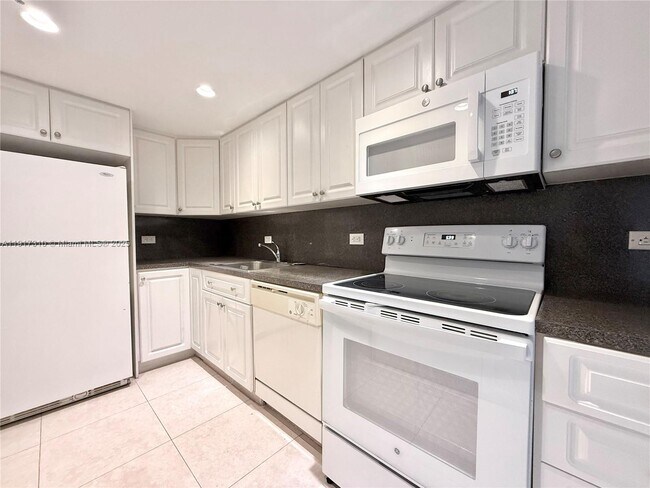 Building Photo - 20505 E Country Club Dr