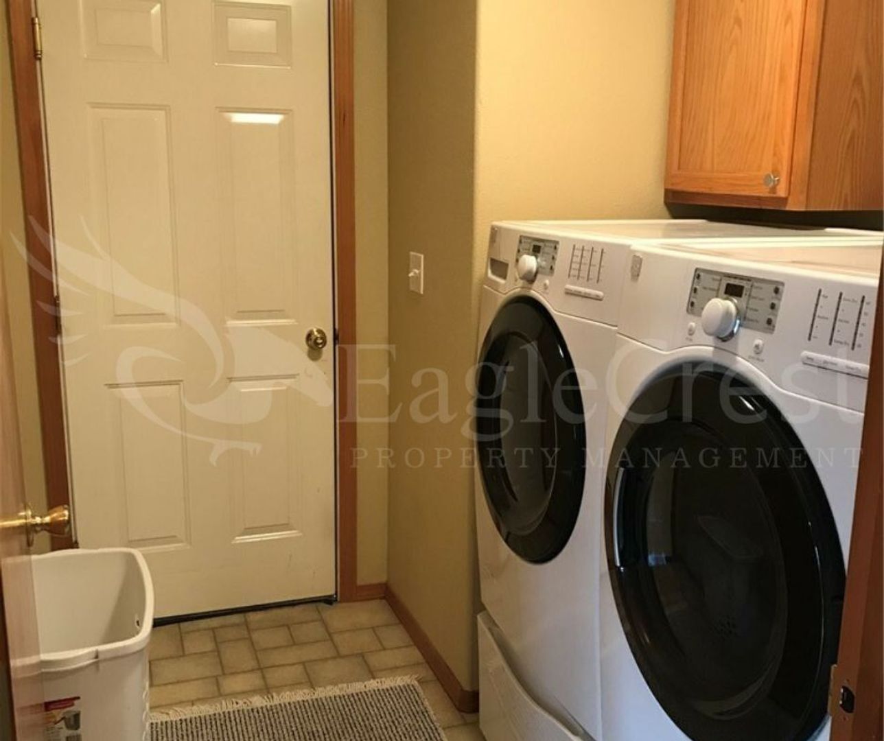 Building Photo - Three Bedroom, Two Bathroom House Located Near WWCC