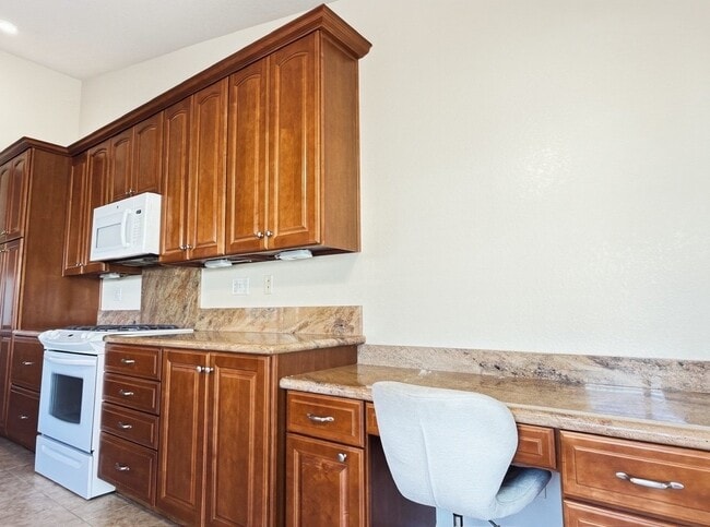 Building Photo - 10665 Cherry Hills Dr