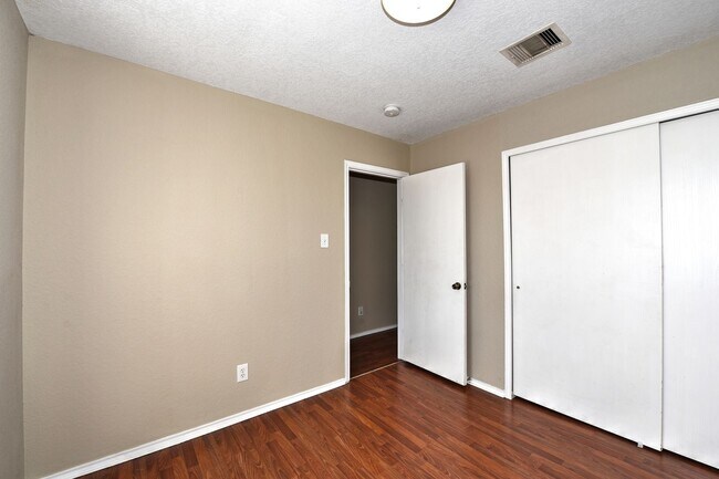 Building Photo - GREAT HOME  |  3 BEDROOMS + OFFICE  |  CLO...
