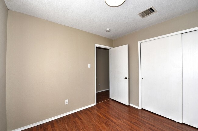 Building Photo - GREAT HOME  |  PAINTED SEPT 2025  |  3 BED...