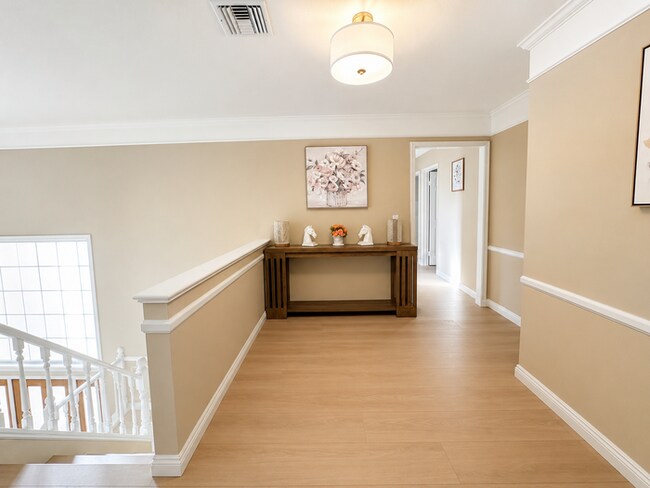 Building Photo - Furnished 4BR + Office | Putting Green Yard