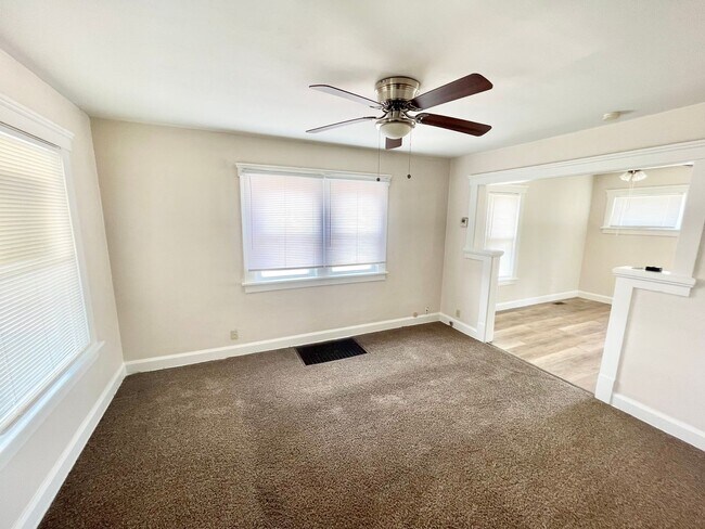 Building Photo - 136-136 Cleveland St