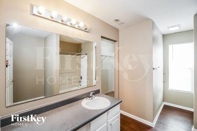 Building Photo - 1976 Breakwater Dr