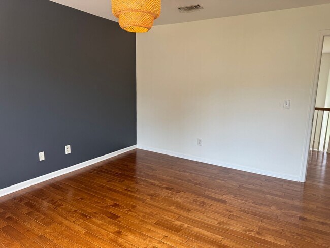Building Photo - Brentwood 4BR Home