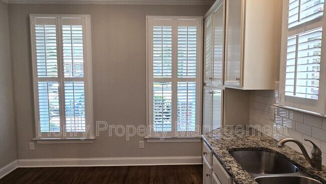 Building Photo - 1531 Yarborough Park Dr