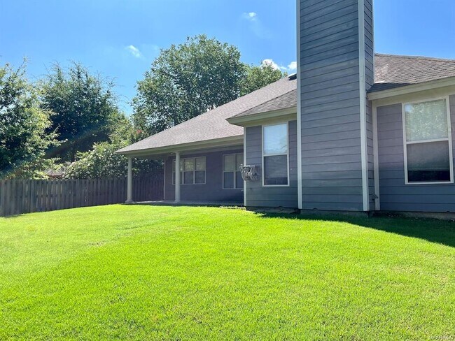 Building Photo - 9085 Black Cherry Trl