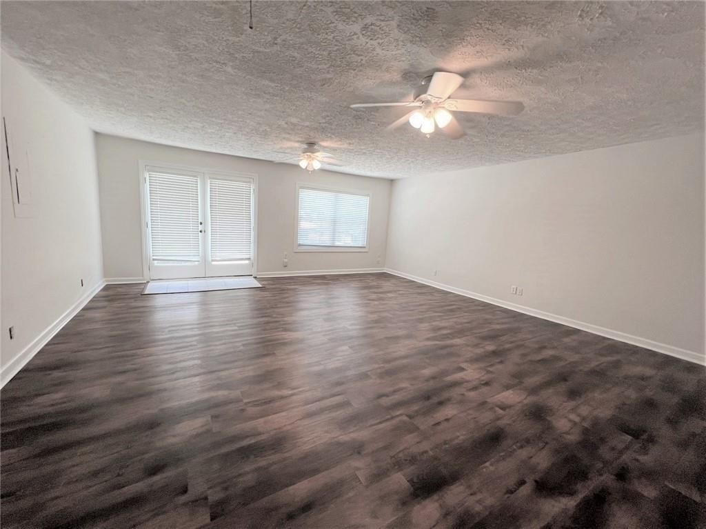Building Photo - 60 Jesica Way