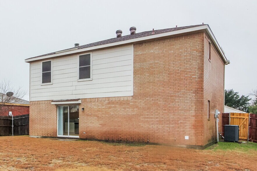 Building Photo - 1616 Columbia Dr