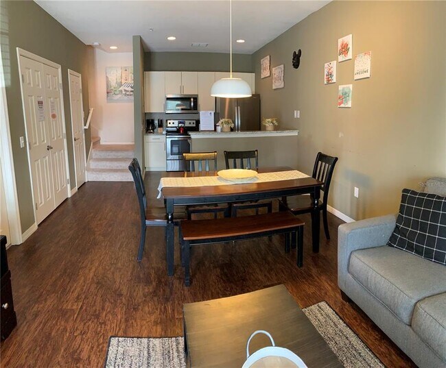 Building Photo - 3225 Cupid Pl