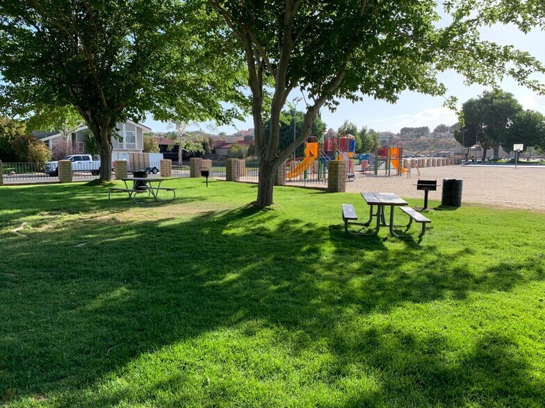 Building Photo - 13960 Driftwood Dr