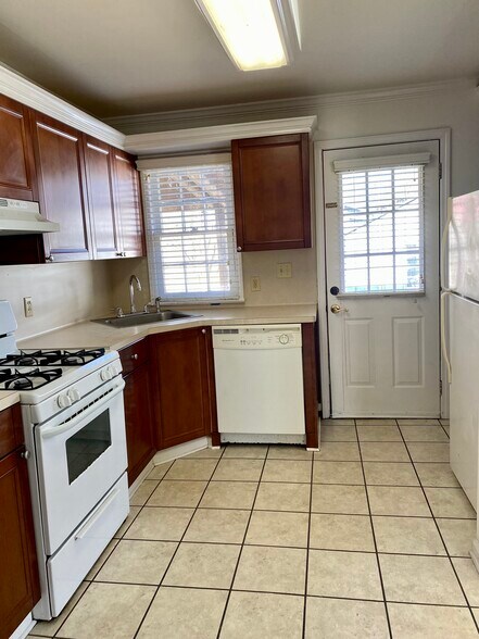 Building Photo - 2627 Rittiner Dr