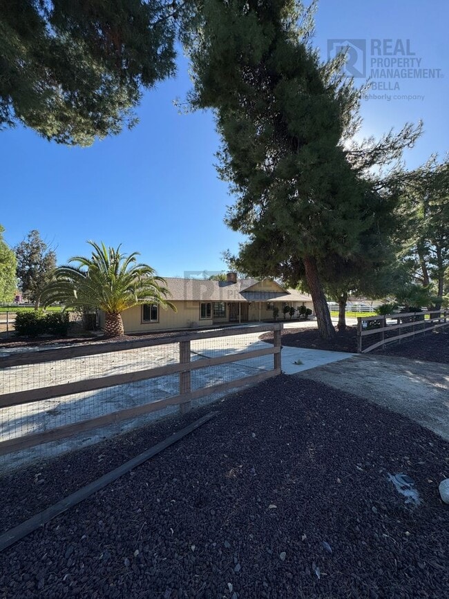 Building Photo - Spacious Single-Story 7-Bedroom Home with Open Layout & Abundant Natural Light