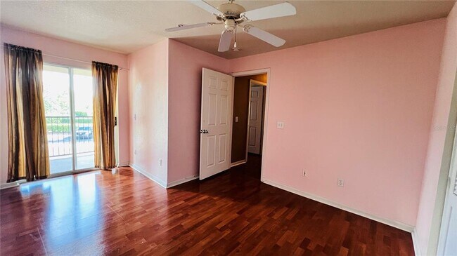 Building Photo - 9165 Lee Vista Blvd