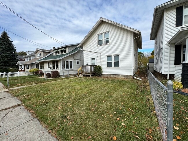 Primary Photo - 3 Bedroom House