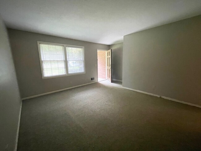 Building Photo - Forest Acres Home
