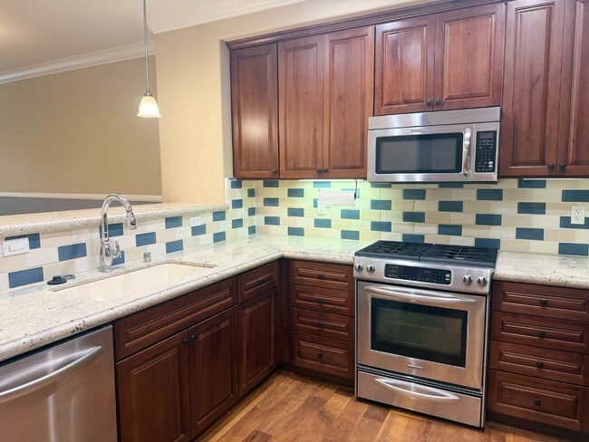 Building Photo - Modern 2BR/2BA Condo in Willow Glen Place Near Downtown San Jose. 2 Secured Parking Spots. Underg...