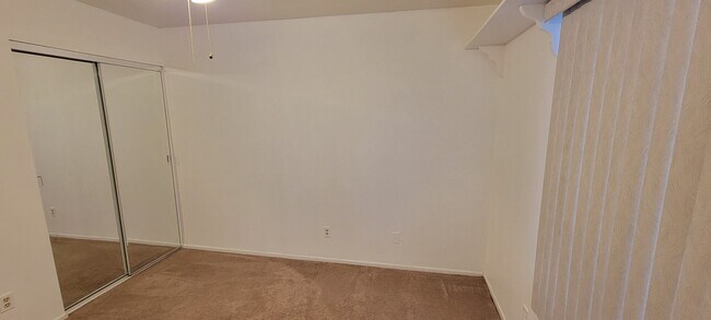 Building Photo - 8002 W Corrine Dr
