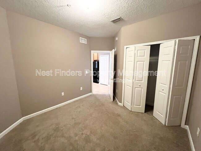 Building Photo - 8210 Green Parrot Rd