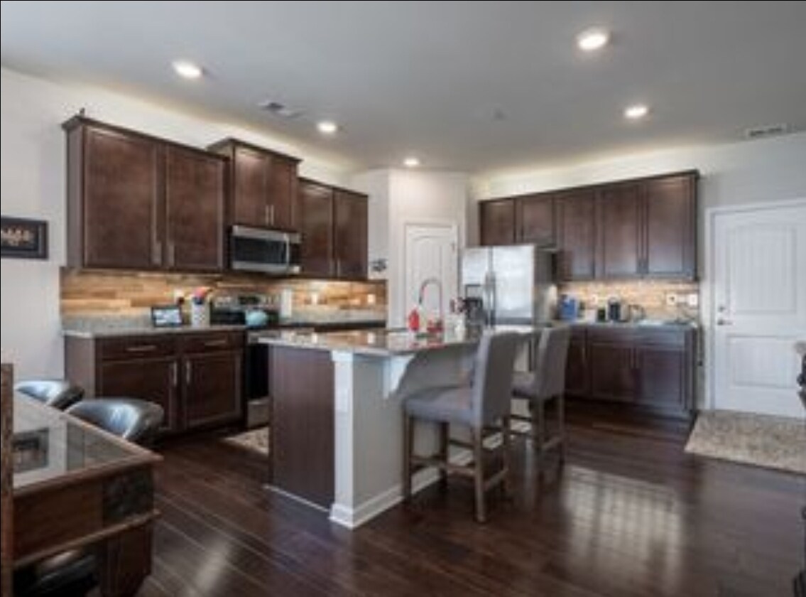 Building Photo - 414 Prestige Ct