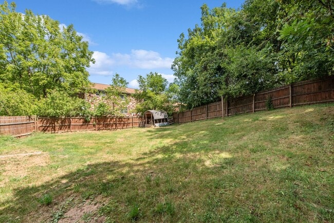 Building Photo - Stunning 2 Bedroom home in Greensburg avai...