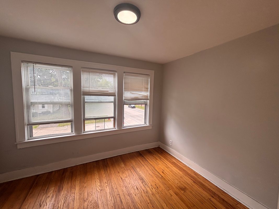 Building Photo - 963 E Hayes Ave