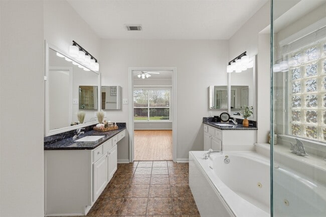 Building Photo - 20811 Garden Arbor Ln