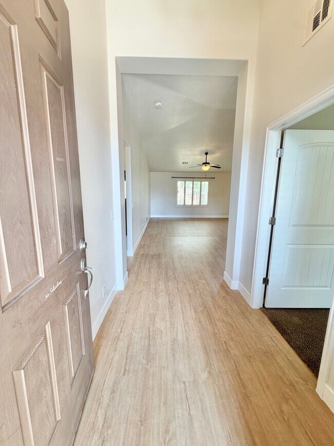 Building Photo - 151 Gold Bullion Way