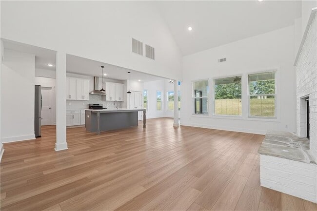 Building Photo - 2049 Chestnut Oak Trl