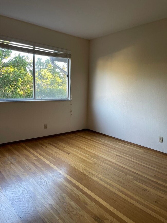 Building Photo - 8311 Buckingham Dr