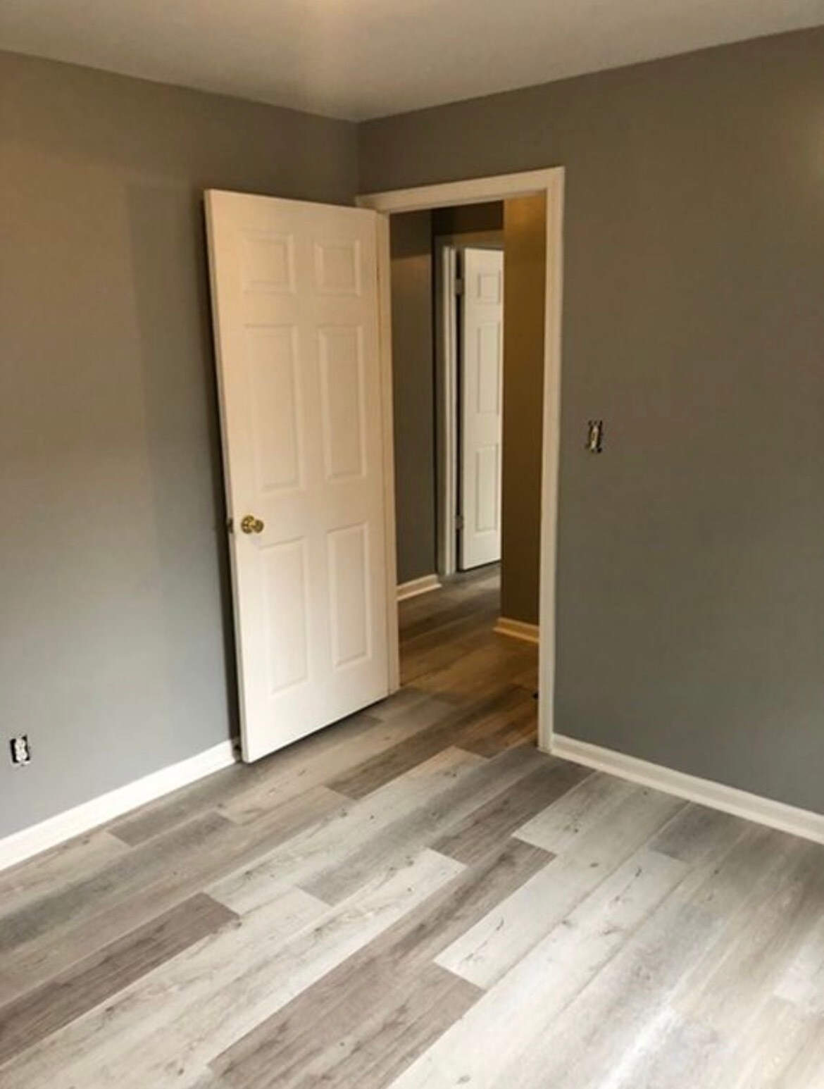 Building Photo - 832 S Pershing Ave