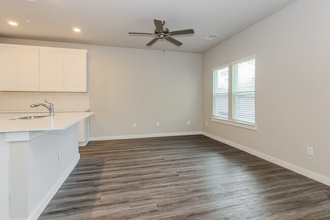Building Photo - 18322 W Centro Cir