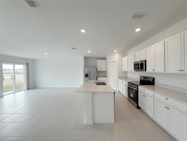 Building Photo - 2358 McKinley Dr