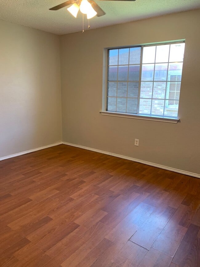 Building Photo - 4427 Las Haciendas Dr