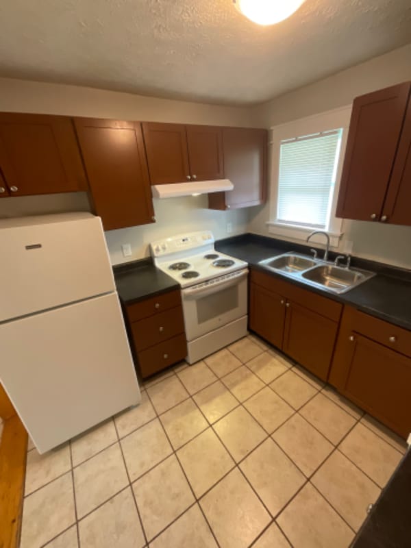 Building Photo - 416 E Hillside Dr