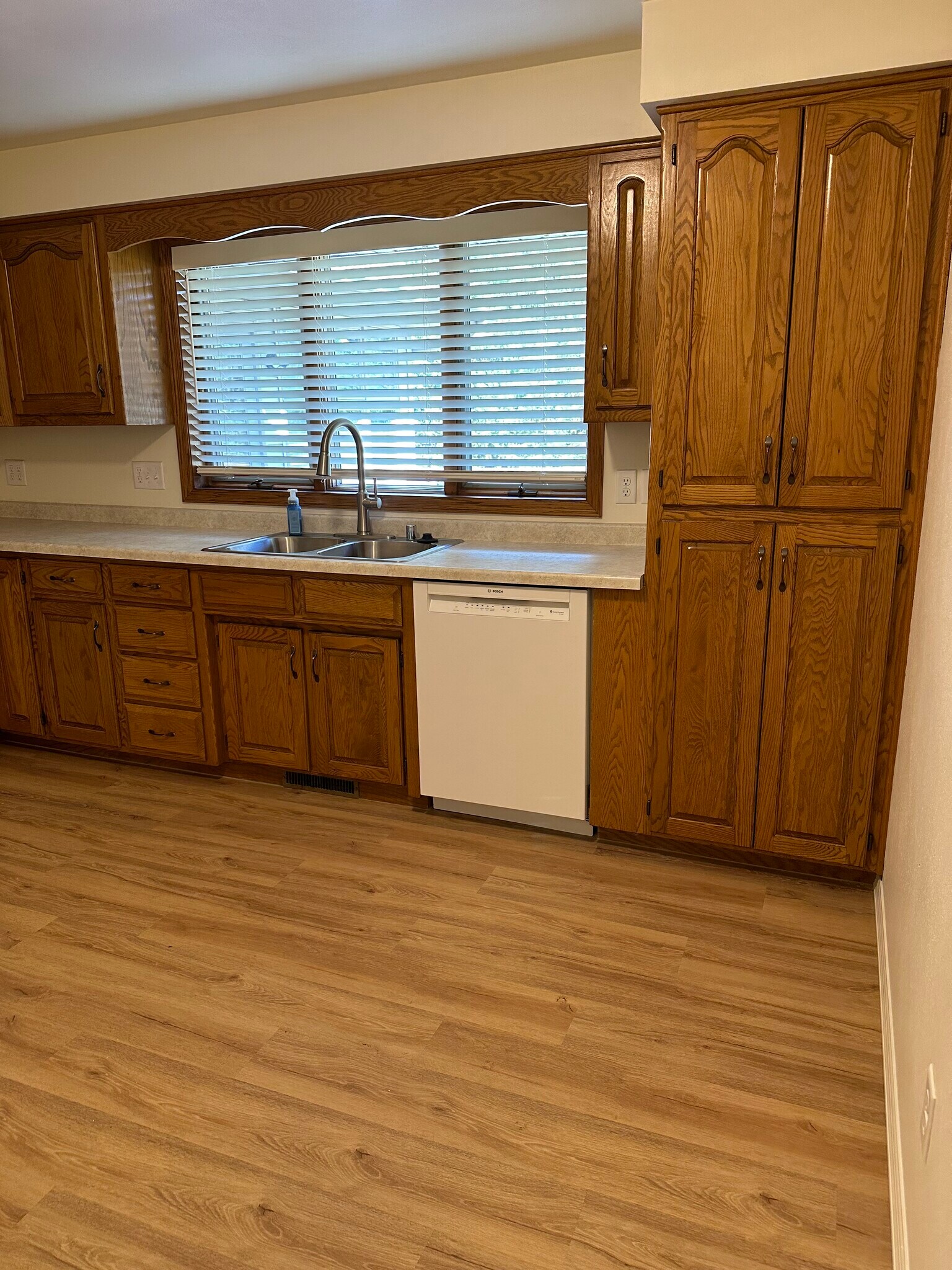 kitchen - N424 Kilsdonk Ct