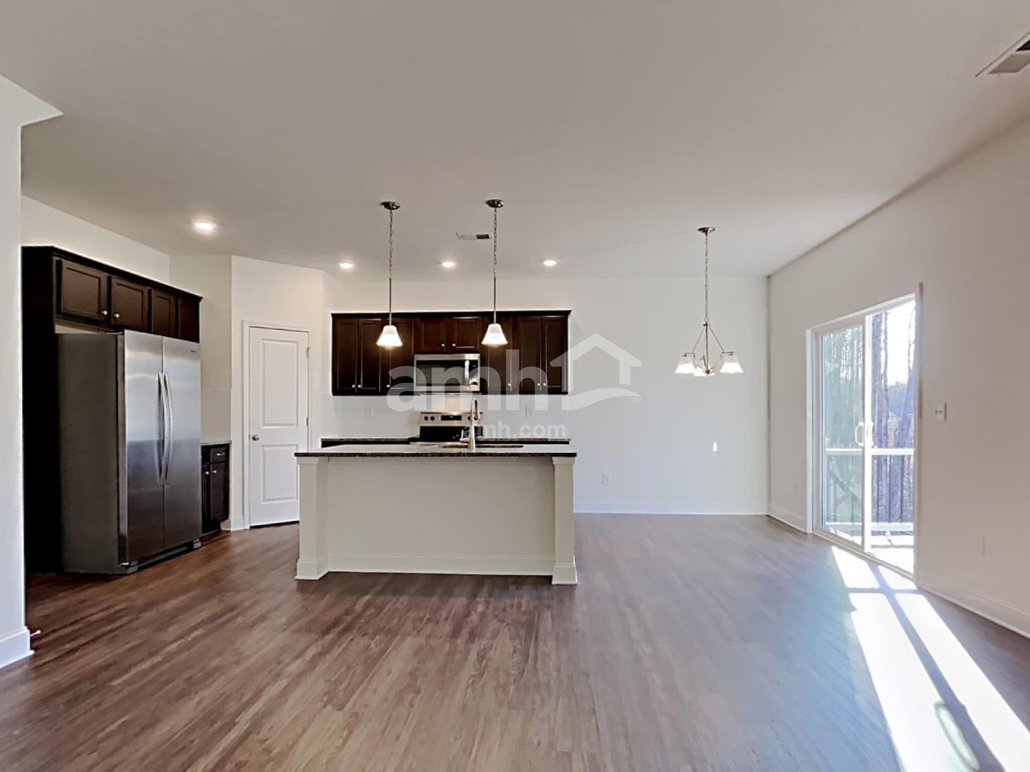 Building Photo - 5255 Valley Dr